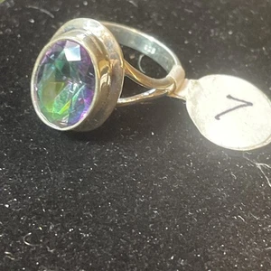 Sterling .925 Silver Ring with a Green Oval Cut Crystal Size 7 - Picture 1 of 3