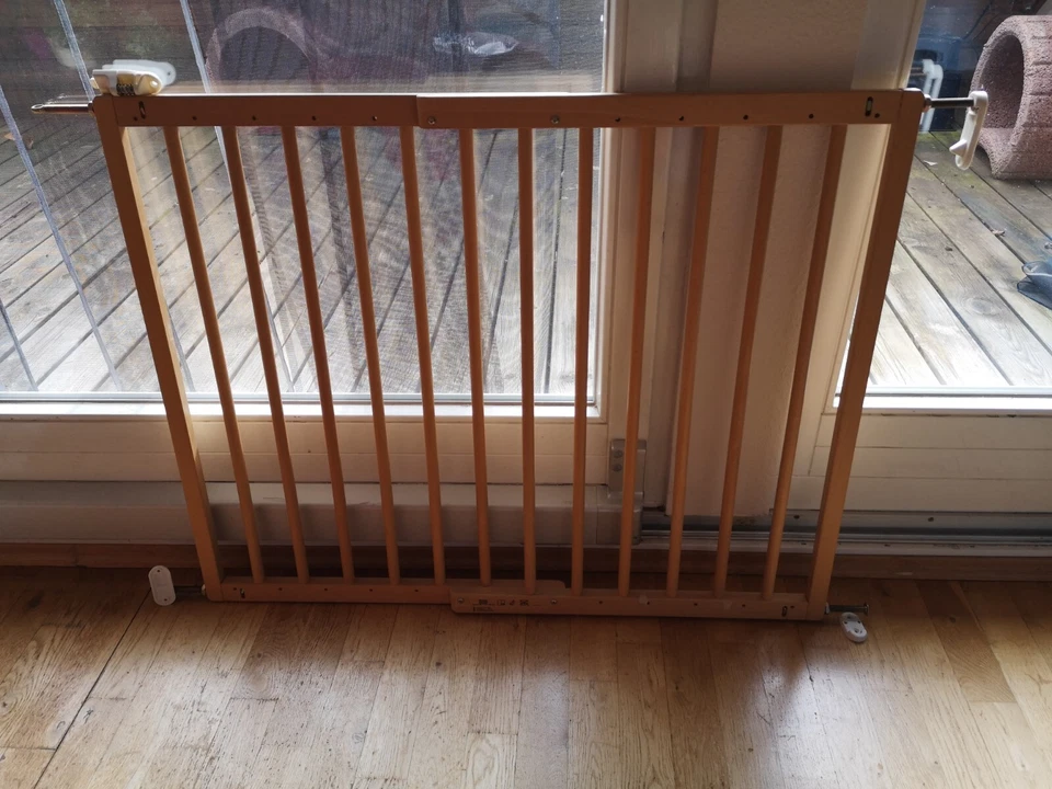 Treppenschutzgitter von Ikea, Längenverstellbar 64 cm bis 106 cm, Wandmontage - Bild 1 von 4