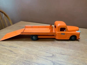 Vintage 1950s Structo Toys Orange Flatbed Tow Truck w/ Ramp Pressed Steel Chain - Picture 1 of 7