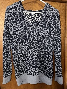 MISS CHIEVOUS GR. L Damen Shirt LEOPARDENMUSTER grau & schwarz mit Kapuze - Bild 1 von 6