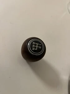 Datsun 510 1600 SSS perilla de engranaje original madera única rara difícil de encontrar - Imagen 1 de 5