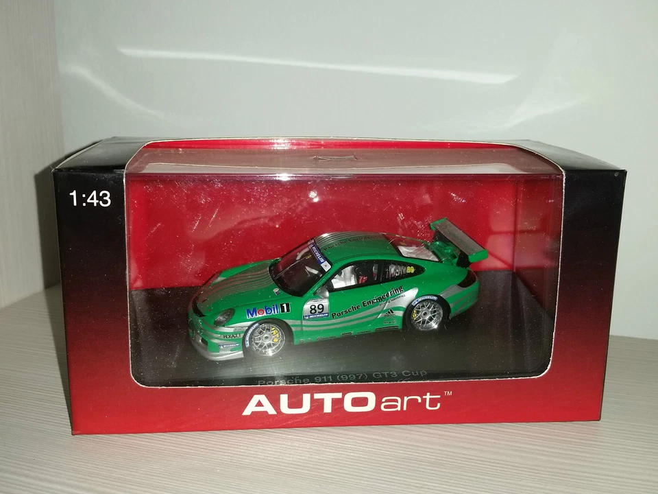 PORSCHE 911 GT3 CUP 2006 VERDE ART.60671 AUTOART SCALA 1/43 - Immagine 1 di 1