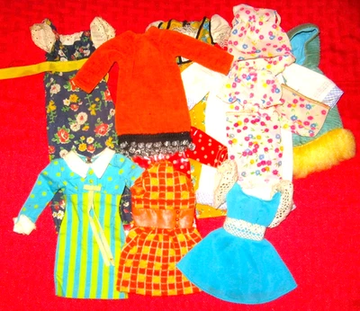 DE COLECCIÓN BARBIE 4 FRANCIE TWIGGY CASEY ROPA VESTIDO PONCHO ABRIGO VESTIDO ¡LOTE TLC! Foto 1 de 4