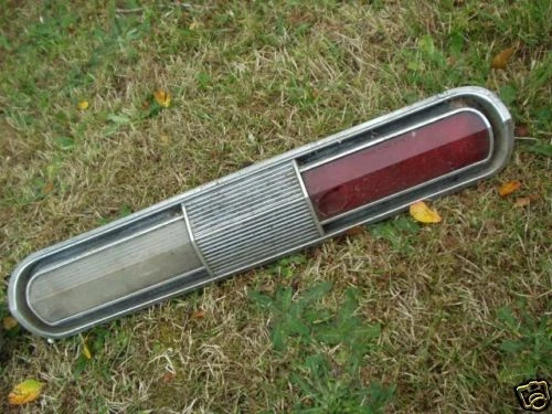 Luz trasera Buick Invicta 1962 Foto 1 de 1