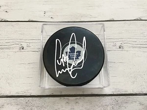 Disco de hockey Leo Komarov firmado por las hojas de arce de Toronto autografiado NHL f - Imagen 1 de 1