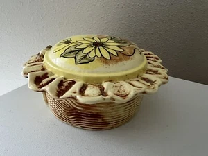 Vintage Hand Painted Ceramic Trinket Box | Daisies | Signed KB | Ruffled Trim - Picture 1 of 7