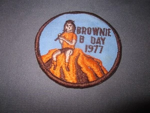 Vintage BROWNIE B DAY 1977 Girl Scouts Uniform PATCH - Picture 1 of 3