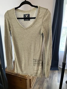 American Eagle Outfitters Gray Long Sleeve V-Neck Knit Top Size M - Picture 1 of 4
