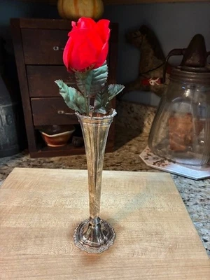 Jarrón plateado y rosa perfumada Avon Hudson Manor Collection Foto 1 de 4