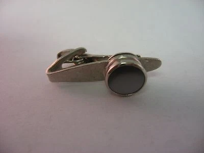 Extraña joyería vintage de barra de corbata para hombre: diseño de botón a presión (mostración de plástico) Foto 1 de 4