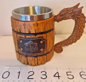 Taza moldeada con licencia oficial Dungeons & Dragons inserto de acero inoxidable - Imagen 1 de 9
