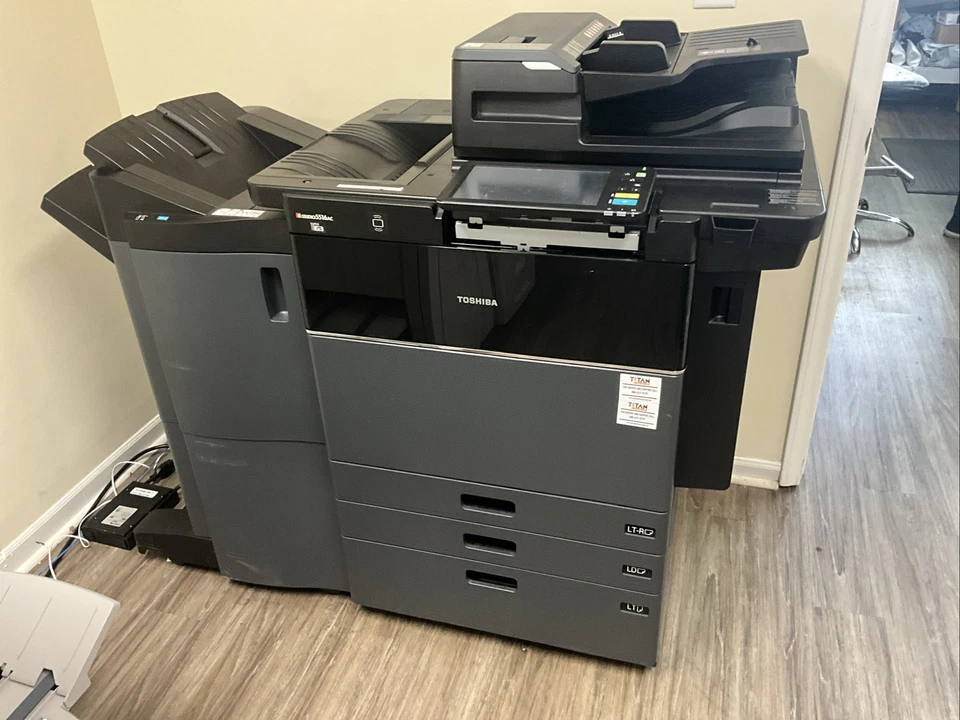 Toshiba e-Studio 5516AC Color Láser Multifunción Impresora Copiadora Escáner 55 PPM Foto 1 de 2