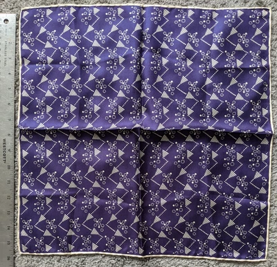 NUEVO 18" ITALIANO 100% SEDA HOMBRE CHAQUETA BOLSILLO CUADRADO PAÑUELO PÚRPURA GEOMÉTRICO Foto 1 de 2