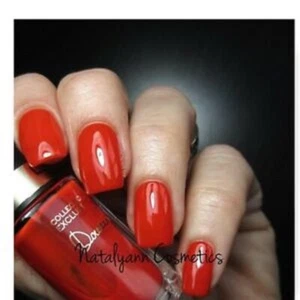 L'oreal Nail Polish Color Riche Doutzen Pure Red 10-Day Wear 5ml - Picture 1 of 1