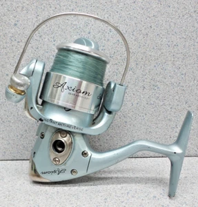 Carrete de pesca Shakespeare Axiom AX035 relación de engranajes 5,2:1, sistema de 5 rodamientos (dañado) - Imagen 1 de 24