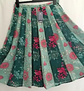 Green Floral Skirt Size 14 Pleats - Picture 1 of 3