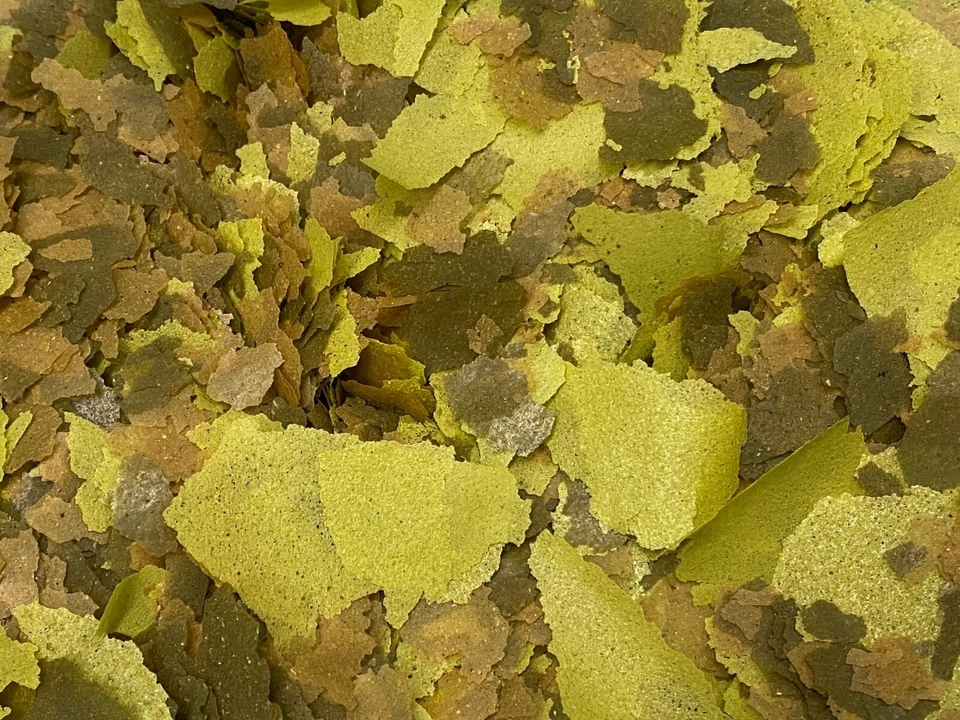 Alimento para peces ABF Ultra en escamas de insectos con grillos, gusanos de harina y saltamontes, ABF380 Foto 1 de 4