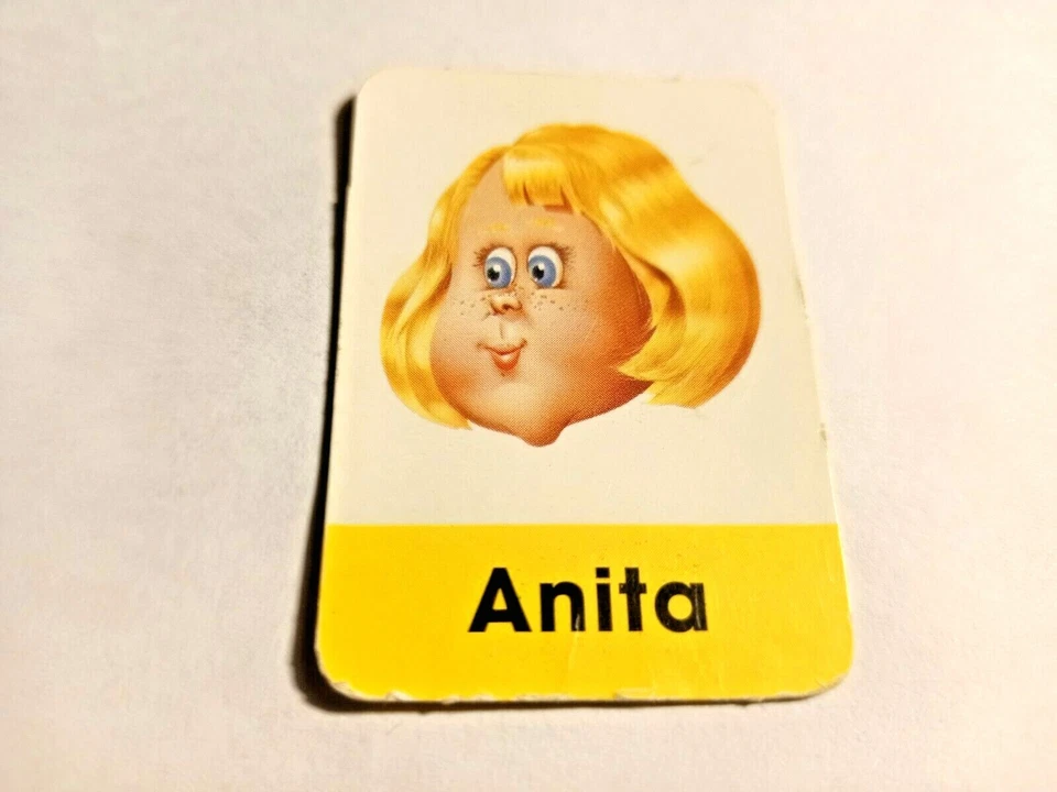 GIOCO SOCIETA' INDOVINA CHI? MB GIOCHI PEZZI RICAMBIO CARTA PERSONAGGIO ANITA - Immagine 1 di 1