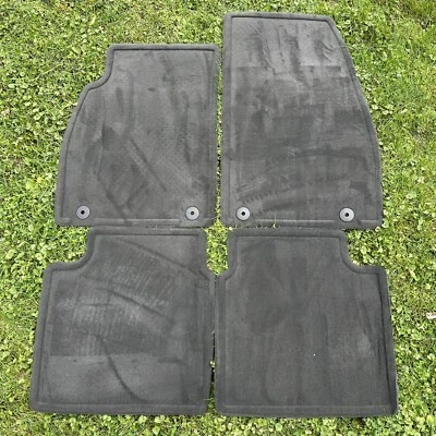 Juego de 4 alfombrillas FoMoCo Akro Edge Ford F-150 F-250 F-350 XLT SuperCrew Foto 1 de 4