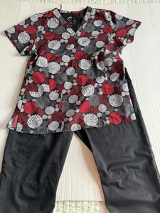 Cherokee/Prints Women Black Red Print Scrub Set Pants Top Medium - Picture 1 of 6
