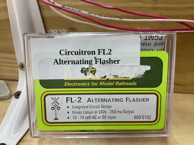 Circuitron Model Railroad FL-2 Circuit Board (Alternating Flasher) 800-5102 - Image 1 of 3