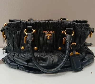 Bolso Bandolera Prada Nappa Negro Dorado Usado Mujer Clásico Diseñador Foto 1 de 4