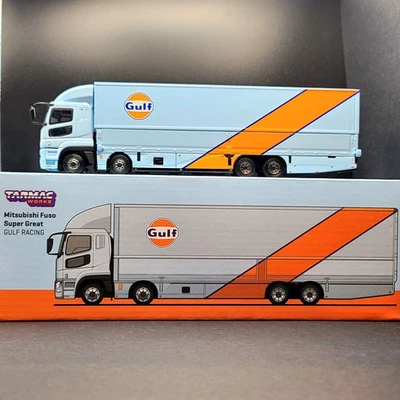 Camión Super Grande Tarmac Works Mitsubishi Fuso, escala 1:64 Gulf Racing (2024) Foto 1 de 4