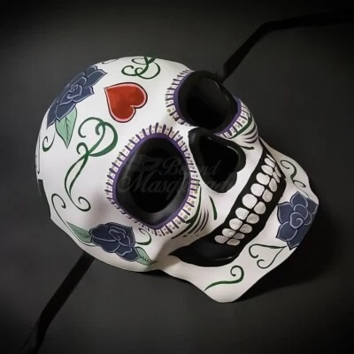 Máscara de Halloween con corazón cara completa de calavera blanca del día de los muertos Foto 1 de 4