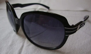 Oversized Designer Sunglasses Black Frame Black Lens Gradient Womens White Arm - Picture 1 of 4