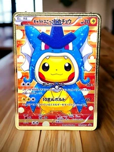 Pikachu Poncho Gyarados X Pokémon Karte Sammlerstück/Geschenk/Display - Bild 1 von 2