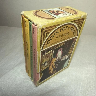 Pooh's  Pot O' Honey Miniature Book Set 1983 - Image 1 of 4