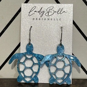 NEU Schildkrötenförmige blaue Acryl-Ohrhänger Ozeandame Bella Designs Sea Life - Bild 1 von 7