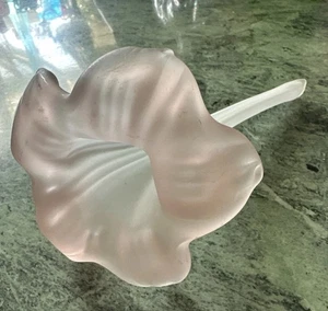 Frosted Pink Lily Bud Vase Jeannette Art Glass Fairy Herbs Seasonal Home Decor - Picture 1 of 9