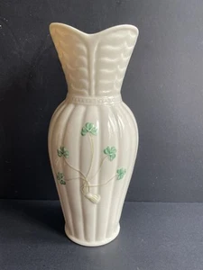 Belleek Vase, millennium 2000. Beautiful vase made in Ireland 8 3/4” T - Bild 1 von 4