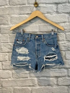 Pantalones cortos de mezclilla Levi's 501 talla 25 desgastados tiro alto botones mosca - Imagen 1 de 8