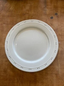 Plato de Cena Macy's The Cellar MAYA 11" Blanco Emb Ojales 1 ea 9 Disponible - Imagen 1 de 4
