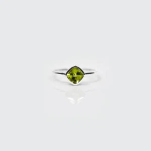 Natural Green Peridot Gemstone Solitaire Women Ring 925 Sterling Silver Ring - Picture 1 of 2