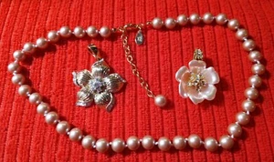 Nolan Miller Halskette rosa Glasperlen mit 2 abnehmbaren Strassblüten ✞  - Bild 1 von 9