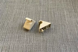 LAND ROVER STAFFA PER VISIERA PARASOLE SUPPORTO RIVESTIMENTO INTERNO CLIP - Foto 1 di 11