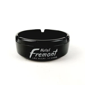 Vintage Hotel Fremont Las Vegas Aschenbecher Schwarz Glas Sammlerstück Aschenbecher - Bild 1 von 4