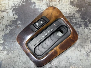 BMW E36 325i 323i TRANSMISSION GEAR SELECTOR SHIFT PLATE WOOD TRIM BEZEL 8184555 - Foto 1 di 14