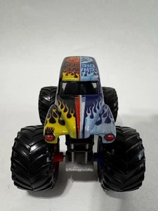 Monster Jam Grave Digger Fire & Ice Split Paint - Original Release Set - Bild 1 von 4