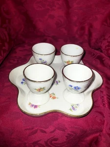 Service à oeufs en porcelaine HB France, 4 coquetiers  et plat polylobé - Picture 1 of 9