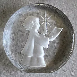 The Danbury Mint Christmas Paperweigt In Crystal, Choir Boy with Candle, 1978 - Bild 1 von 7