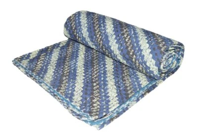 Colcha de algodão individual reversível com estampa de bloco indiana feita à mão - Imagem 1 de 4