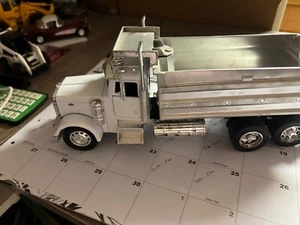 1/32 NEW RAY USED PETE 379 DUMP TRUCK, NO PACKAGING # B 199 - Picture 1 of 5