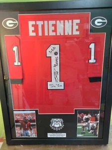 TREVOR ETIENNE FRAMED SIGNED AUTO JERSEY DISPLAY GEORGIA WITH INSCRIPTIONS - Picture 1 of 3