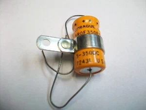 KARTON MIT 32 NEUEN SPRAGUE 5 Uf. 350 V. Gleichstrom AXIAL LEAD KONDENSATOREN MIT MONTAGELASCHE - Bild 1 von 3