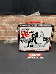 2004 Dark Horse Deluxe "Faster, Pussycat! Kill! Kill!..." Lunch Box NEVER USED - Imagen 1 de 4