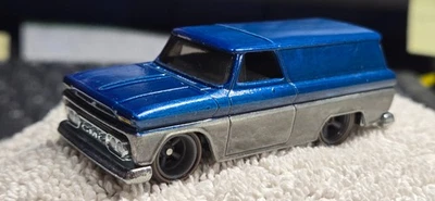 Camión con panel GMC Hot Wheels 1964 personalizado en azul/plateado con pilotos reales Foto 1 de 4